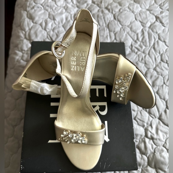 Naturalizer NWT IN BOX Elegant Champagne-Gold High Heel Sandals - Picture 3 of 6